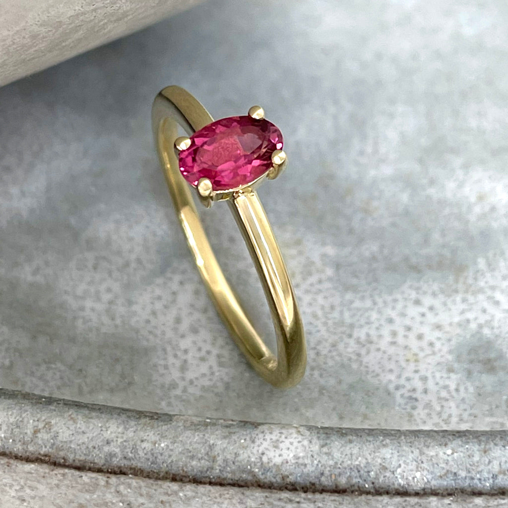 Simply Beautiful Solitaire Oval Cut Pink Tourmaline Yellow Gold