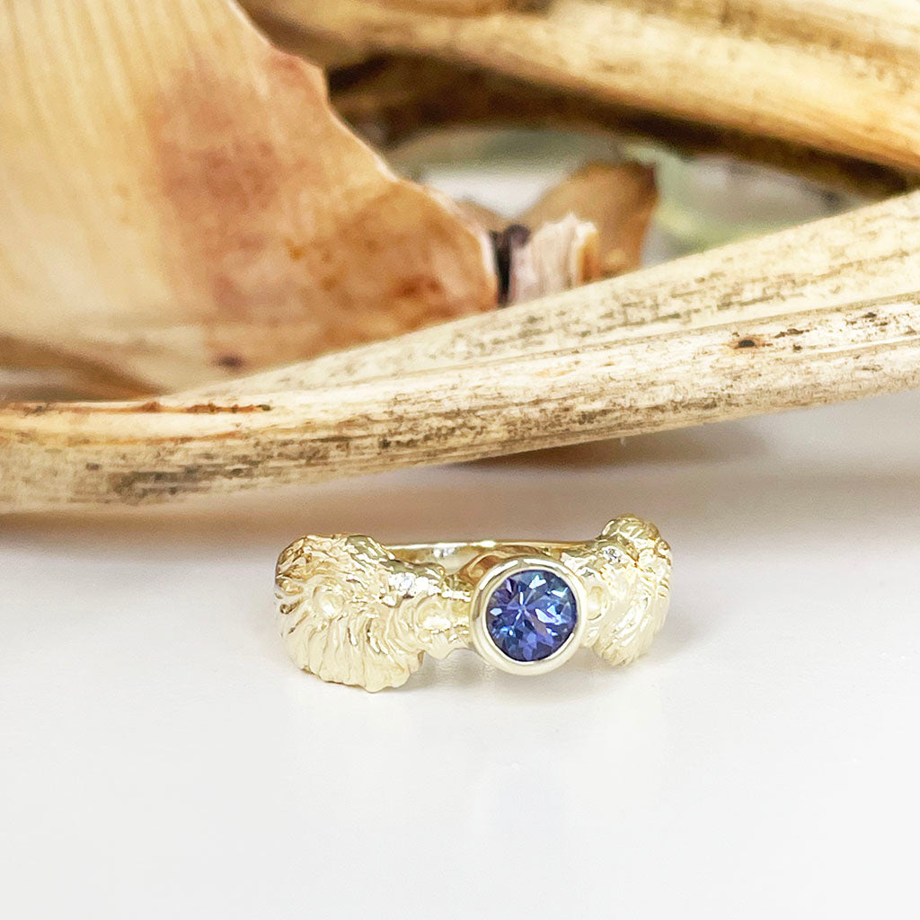 Striking Double Lion and Tanzanite Yellow Gold Ring