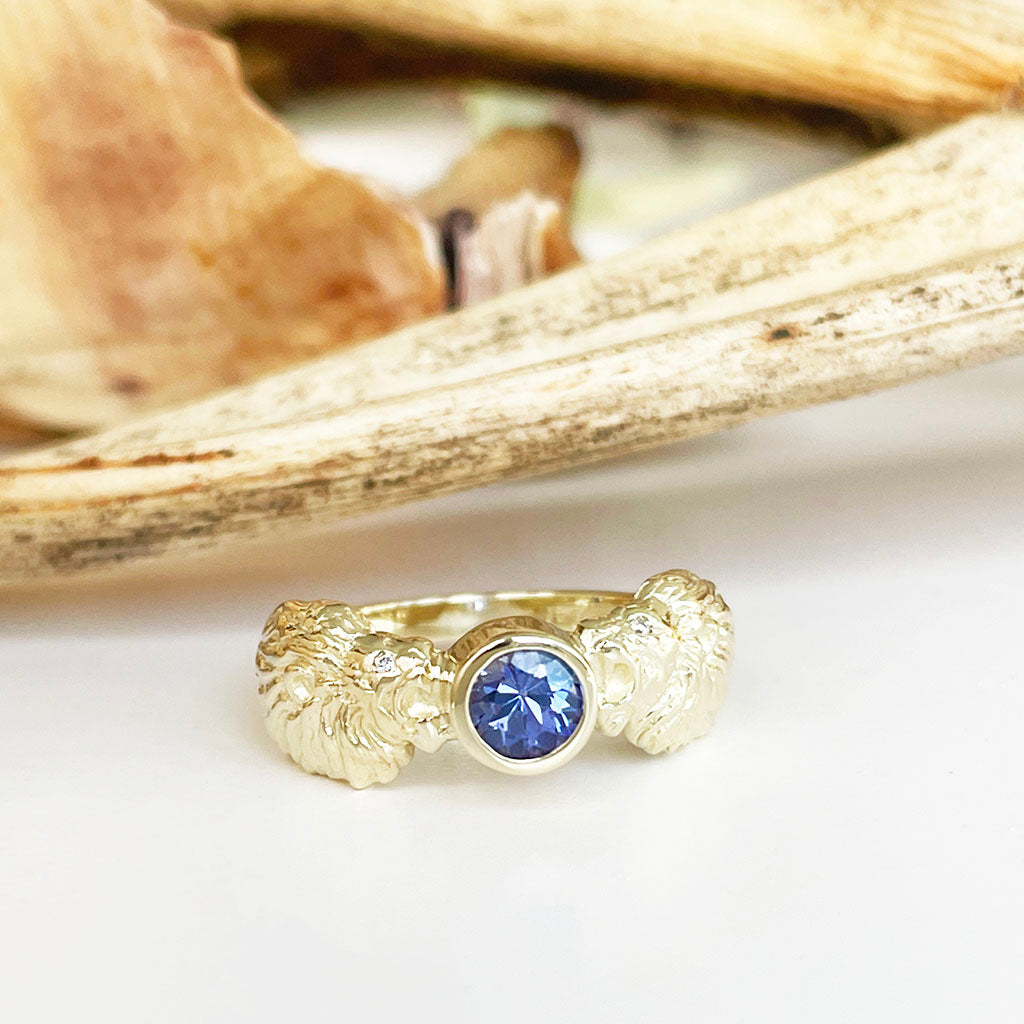 Striking Double Lion and Tanzanite Yellow Gold Ring