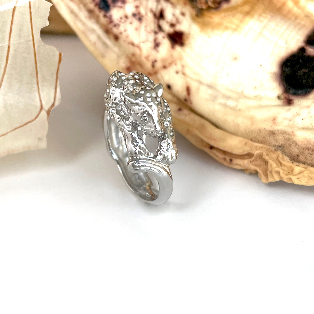 Lounging Tree Leopard White Gold Ring