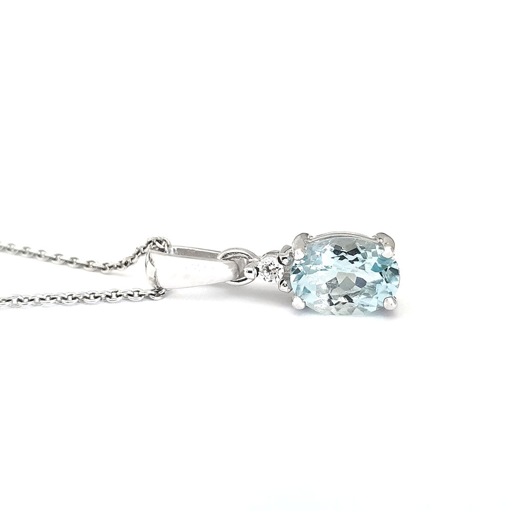 Elegant Oval Cut Aquamarine Pendant with Single Diamond Highlight