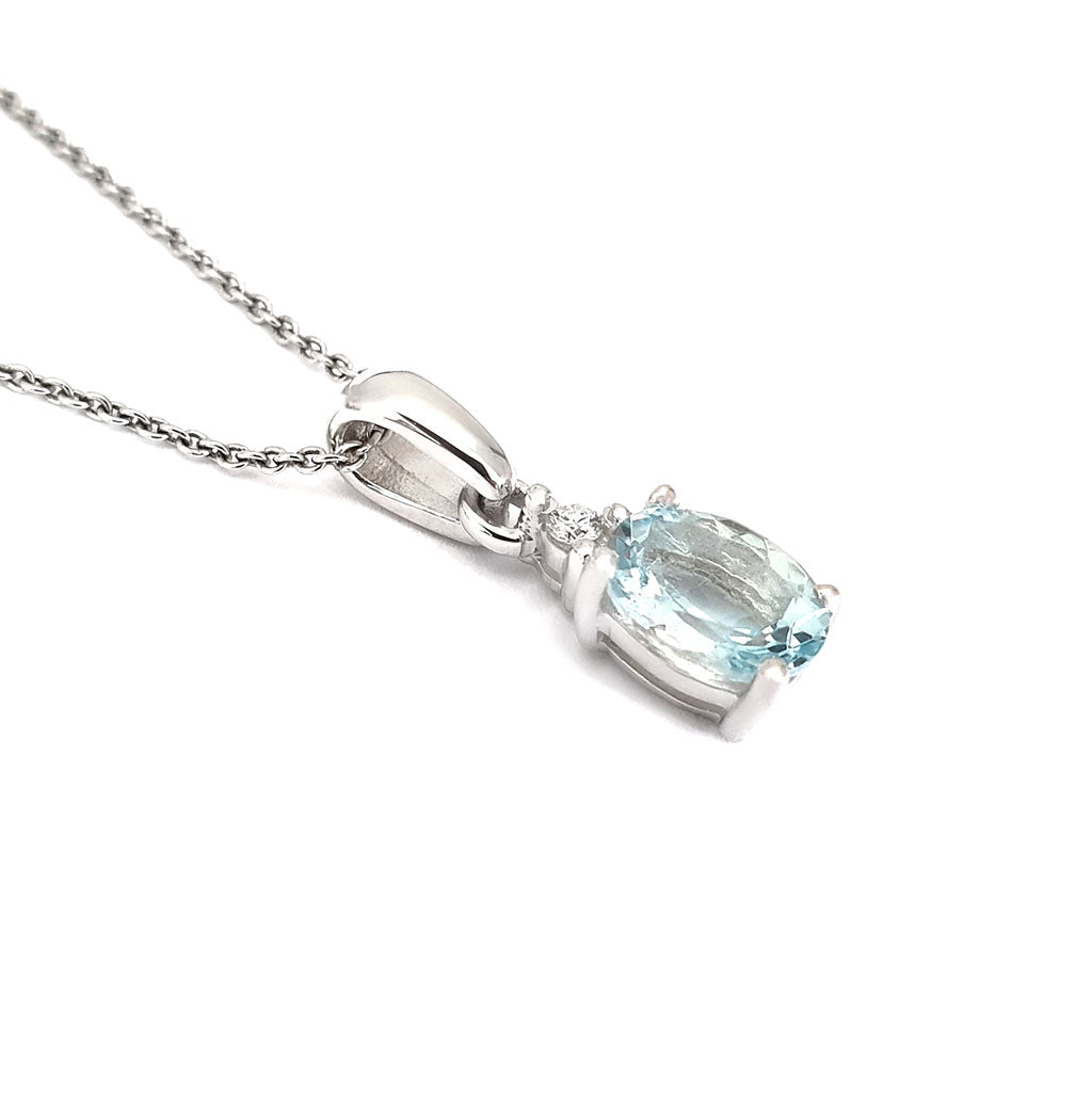 Elegant Oval Cut Aquamarine Pendant with Single Diamond Highlight