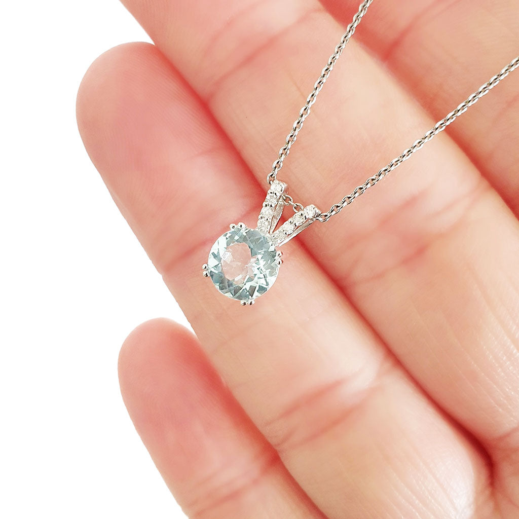 Sophisticated Aquamarine Diamond Studded Split Bale Pendant