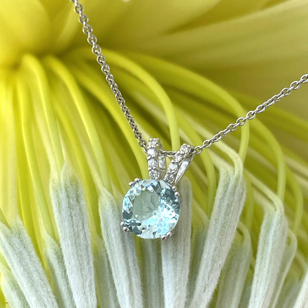 Sophisticated Aquamarine Diamond Studded Split Bale Pendant