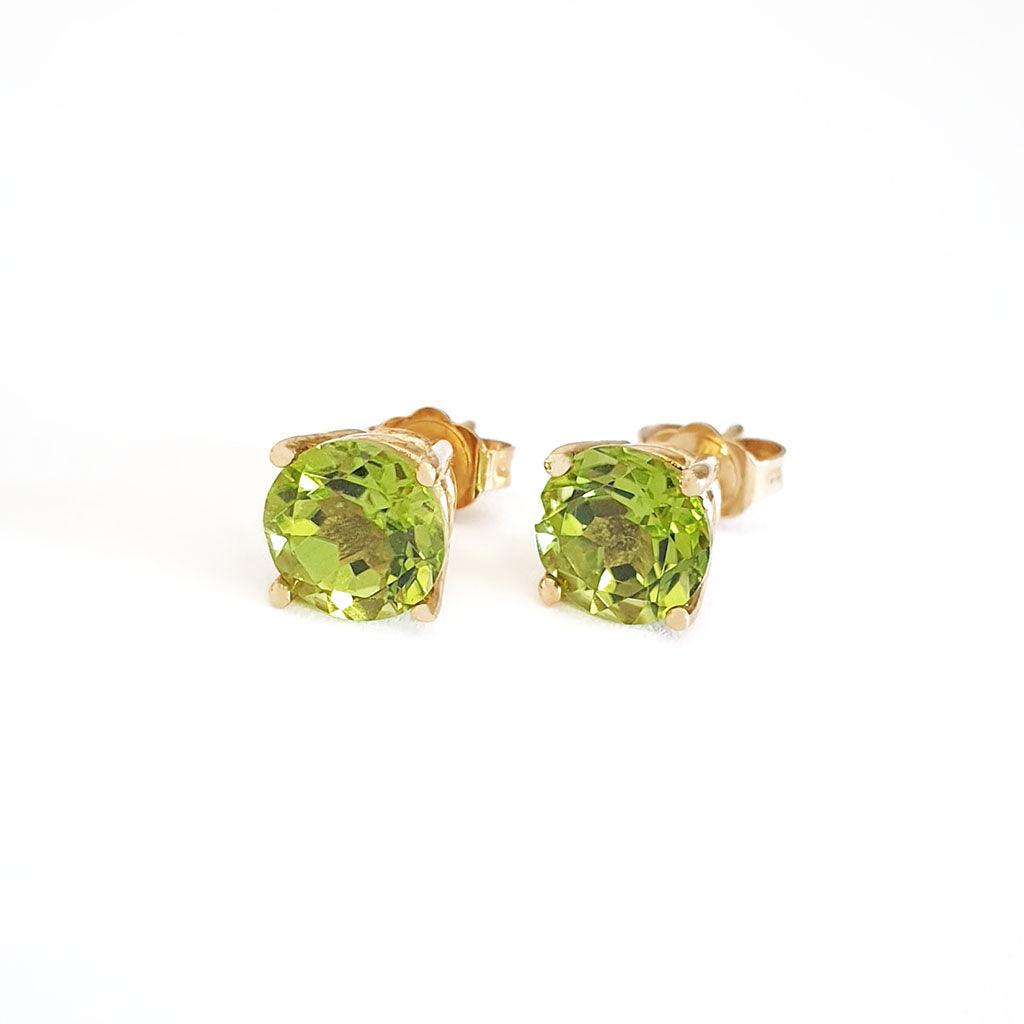  Sophisticated Yellow Gold Four Claw Peridot Studs
