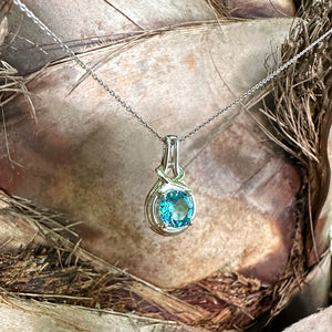 Knotted Bale Topaz White Gold Pendant