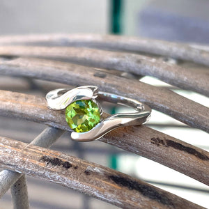 Peridot ring band on sale