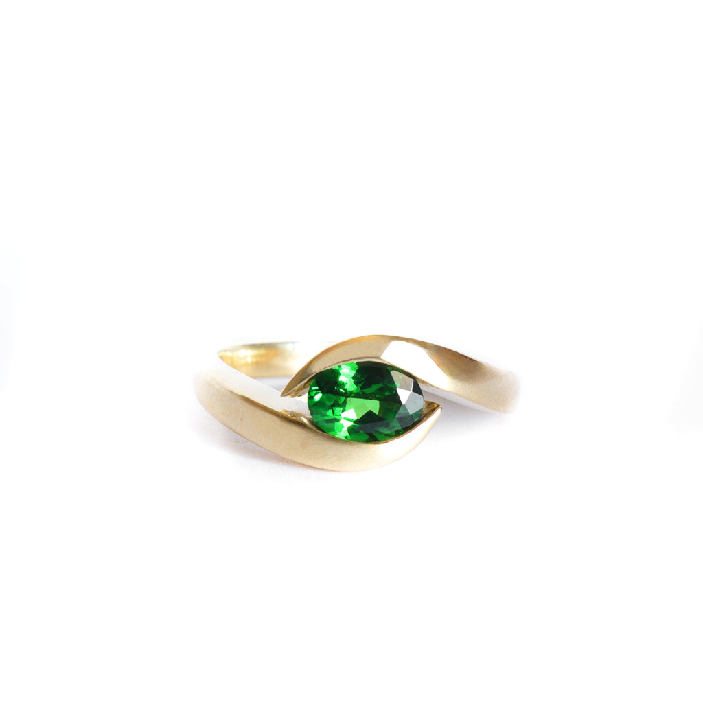 Curvaceous Split Band Oval Tsavorite Yellow Gold Ring