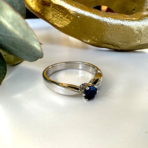 Exquisite Pinched Shoulder Sapphire White Gold Ring