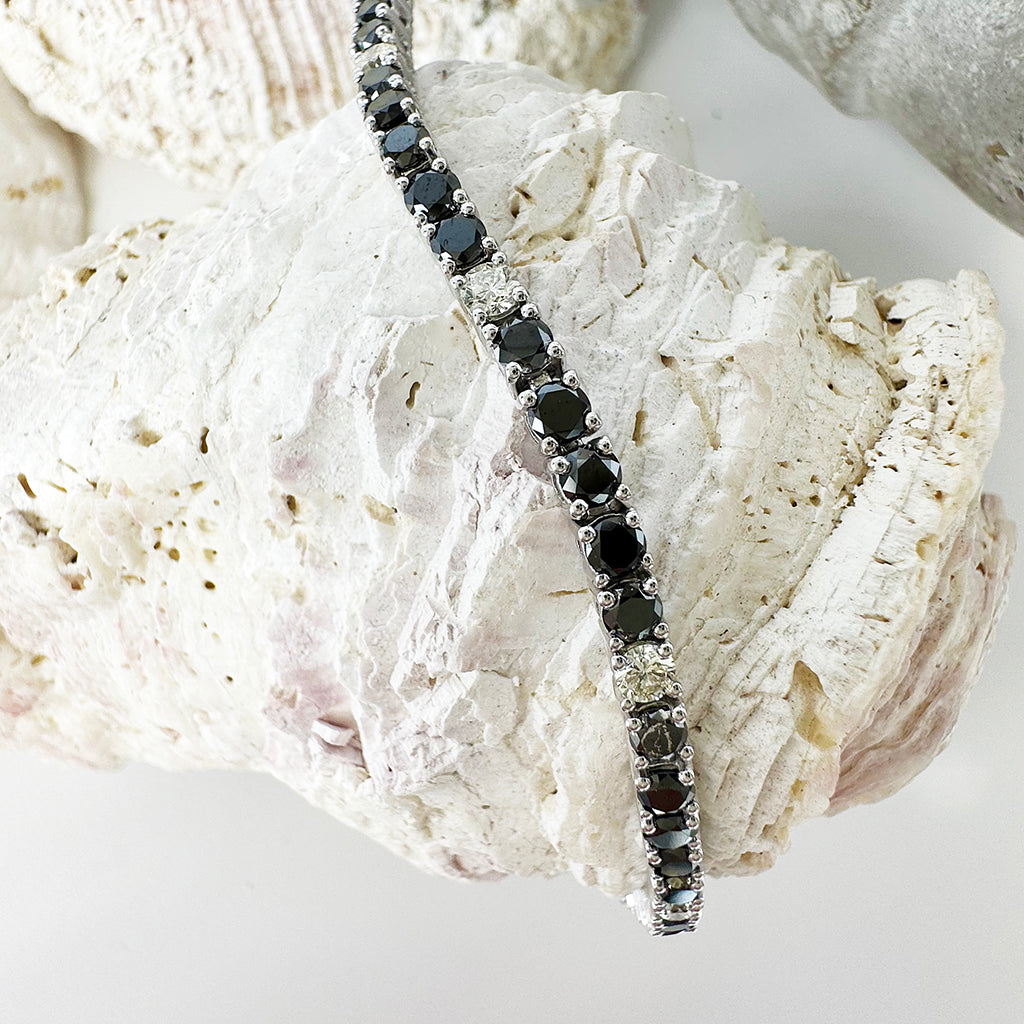 Elegant Black Diamond with Sparkling White Diamond Highlight Bracelet