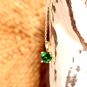 Elegant Claw Set Round Cut Tsavorite Yellow Gold Pendant