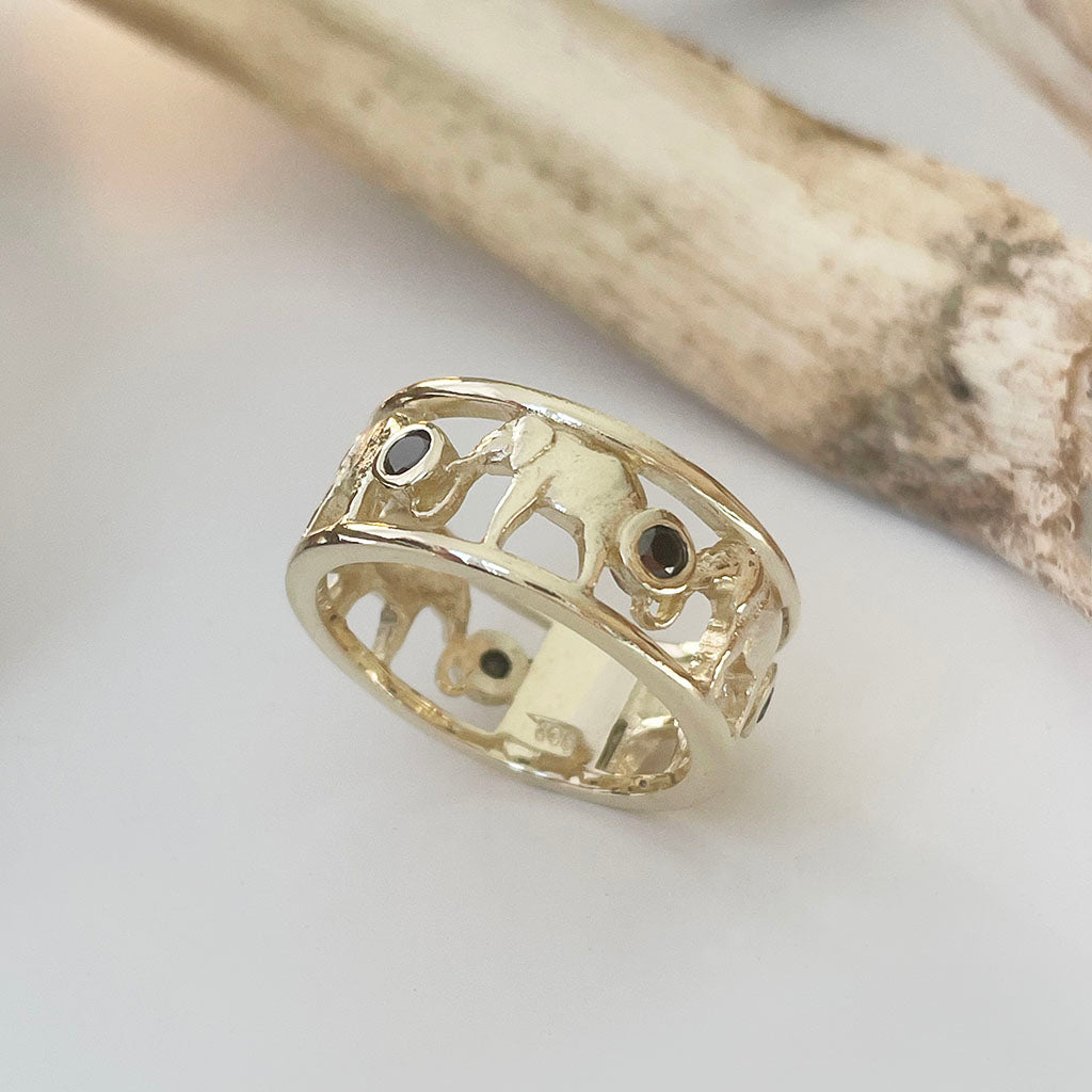 Elephant Chain Ring with Black Diamonds and Yellow Gold Borders