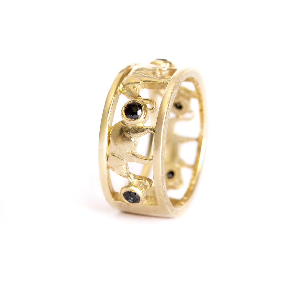 Elephant Chain Ring with Black Diamonds and Yellow Gold Borders