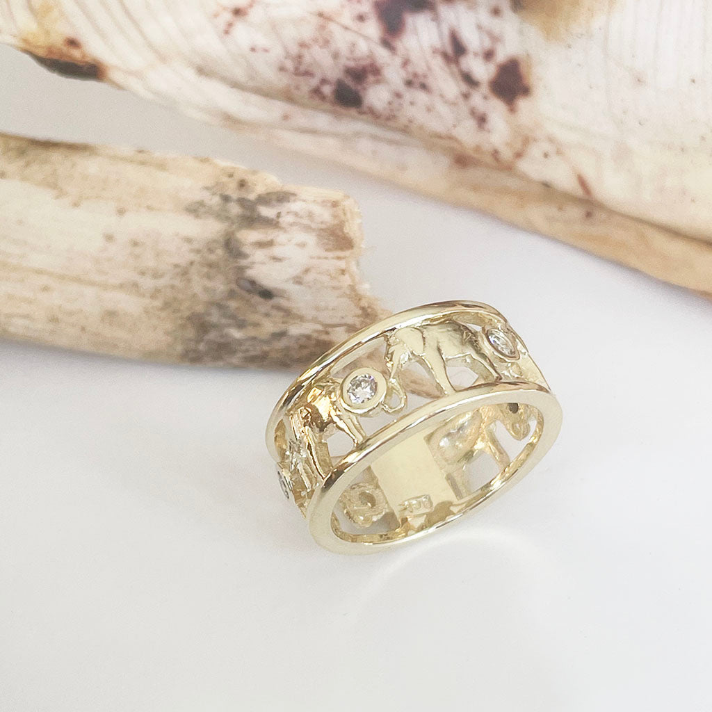 Elephant Chain Ring with White Diamonds and Yellow Gold Borders