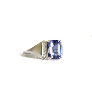 Eye-Catching Octagonal Cut Tanzanite With Glam Side Diamond Highlight White Gold Ring