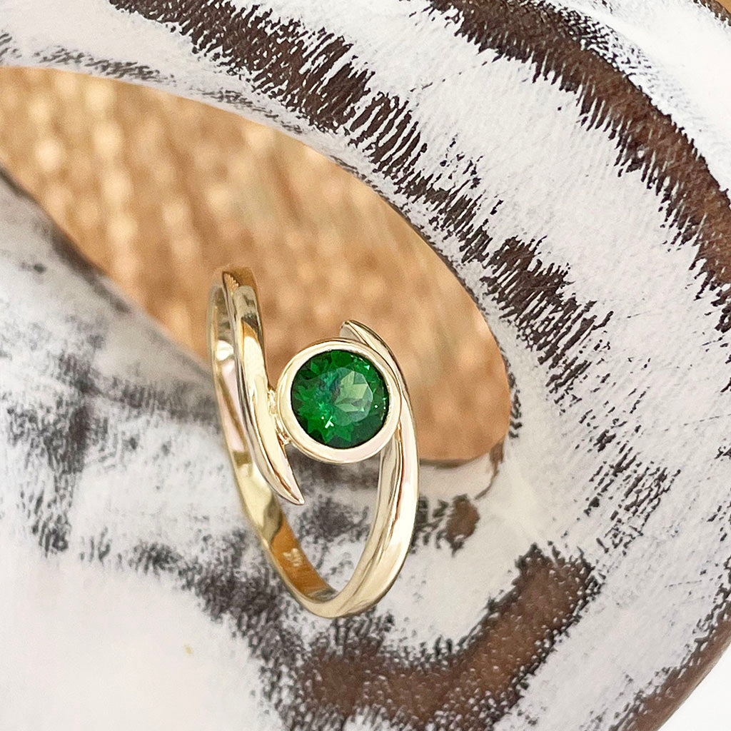 Tsavorite yellow gold ring