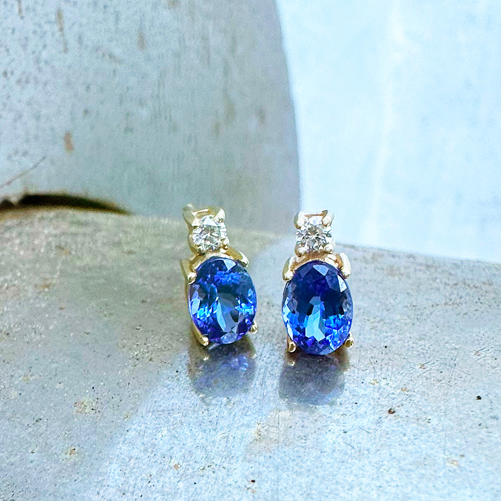 Gorgeous Oval Tanzanite and White Highlight Yellow Gold Studs