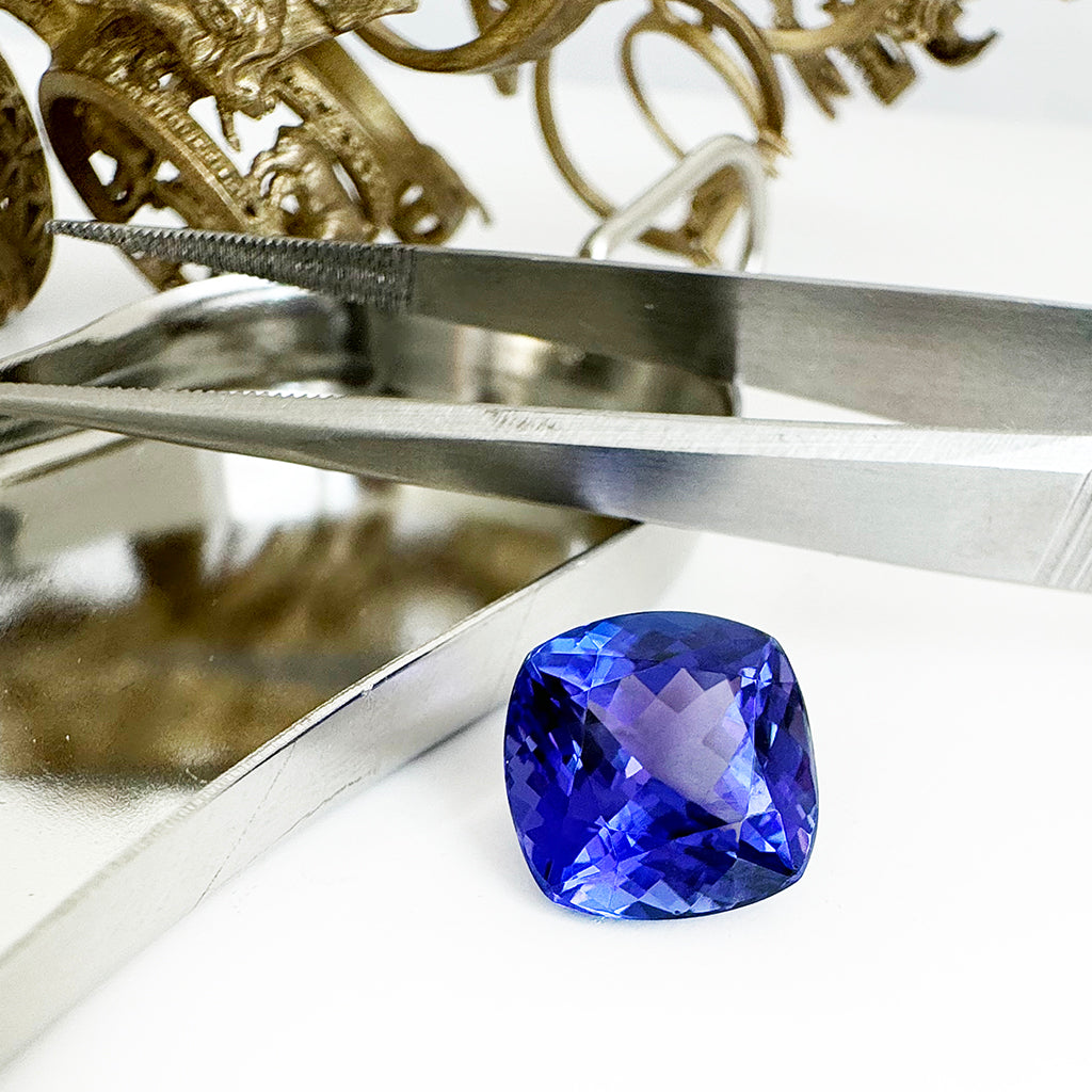 Tanzanite - violet/BLUE Cushion Cut - 5.87ct