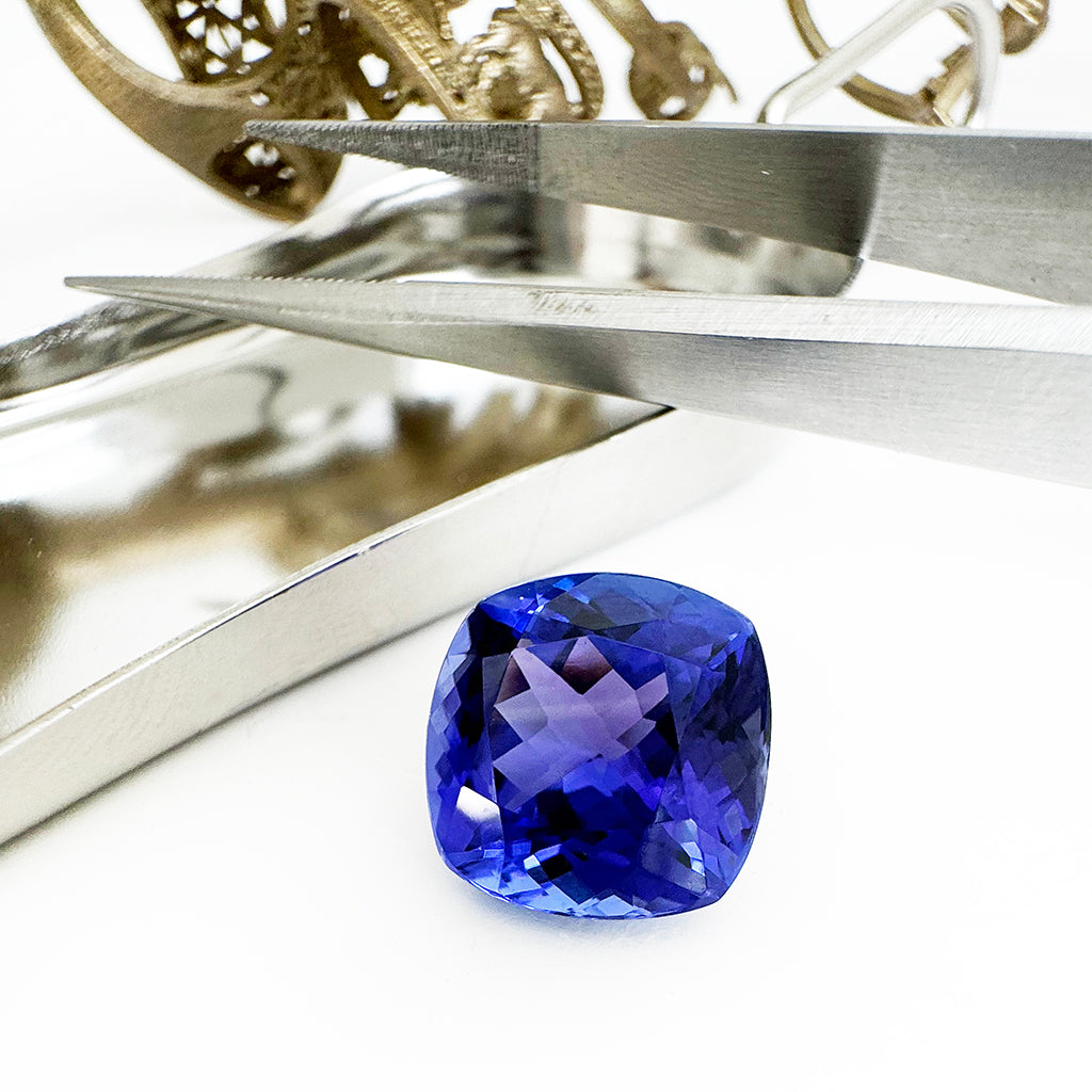 Tanzanite - violet/BLUE Cushion Cut - 5.87ct