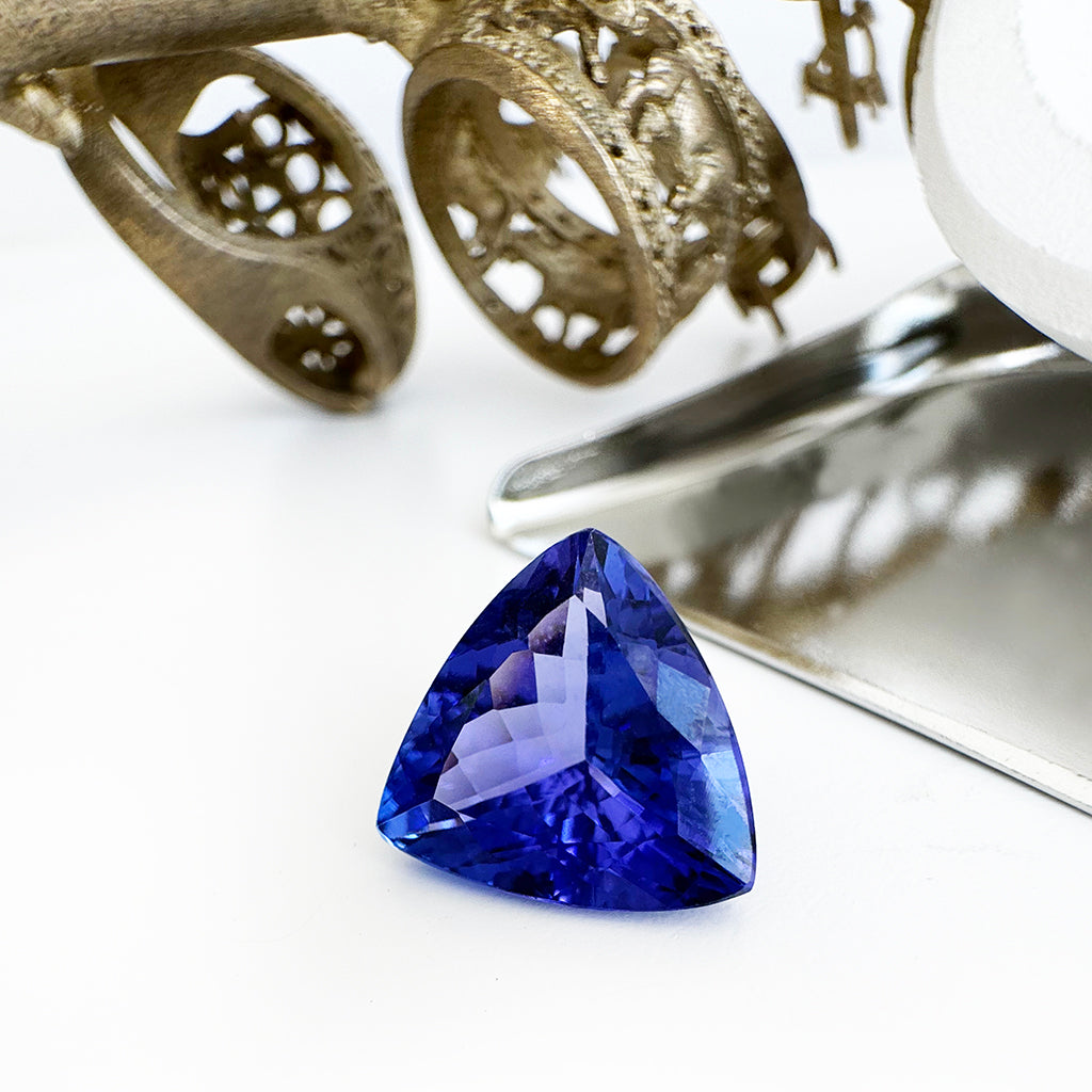 Tanzanite - blue/VIOLET Trilliant Cut - 4.78ct