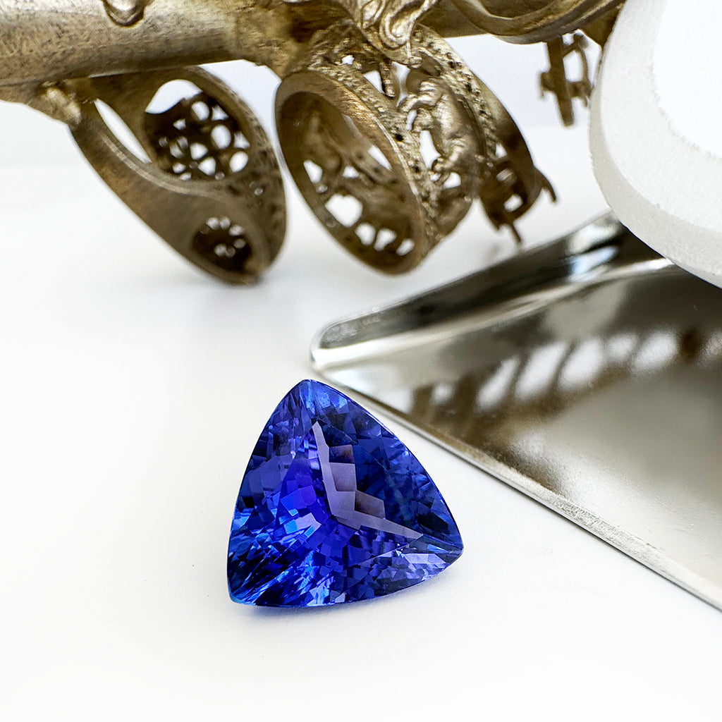 Tanzanite - blue/VIOLET Trilliant Cut - 4.78ct