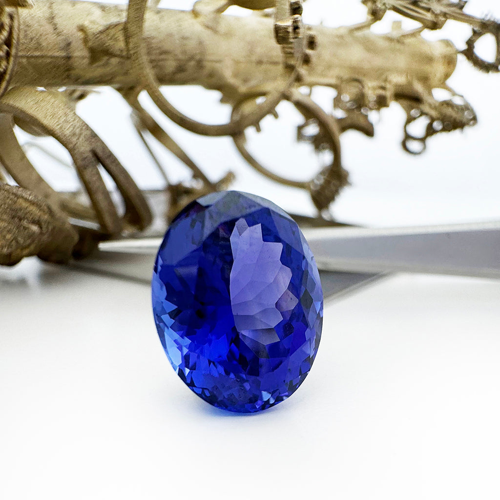 Tanzanite - blue/VIOLET Oval Cut - 6.19ct