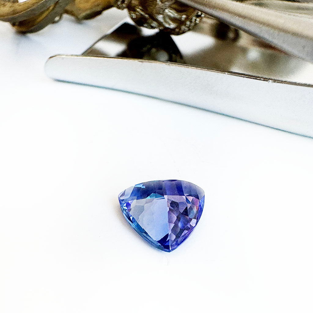 Tanzanite - blue/VIOLET Trilliant Cut - 1.92ct