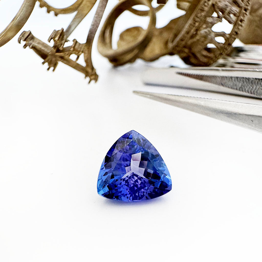 Tanzanite - blue/VIOLET Trilliant Cut - 1.92ct