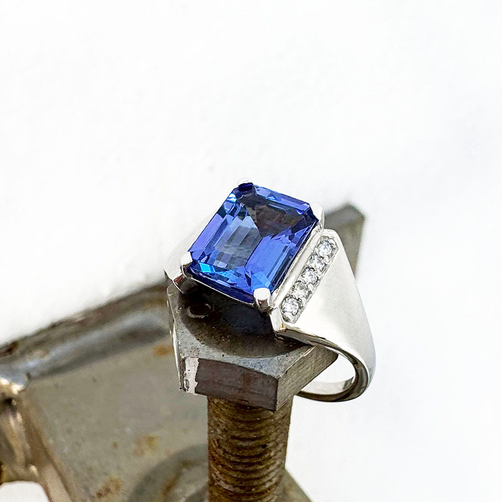 Eye-Catching Emerald Cut Tanzanite With Glam Side Diamond Highlight White Gold Ring