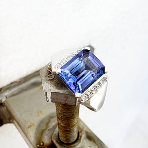 Eye-Catching Emerald Cut Tanzanite With Glam Side Diamond Highlight White Gold Ring