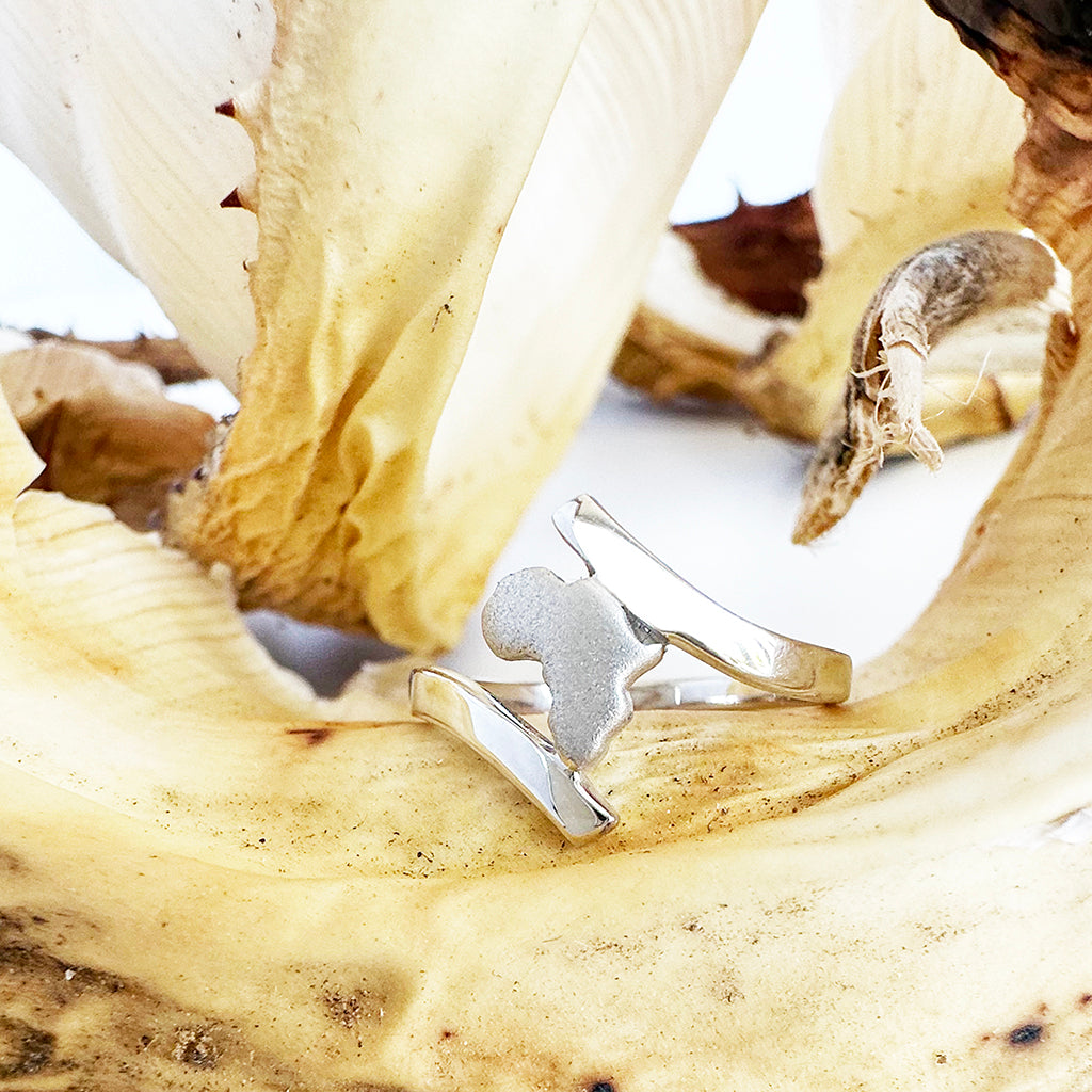 Split Shank White Gold Sandblasted Africa Map Ring