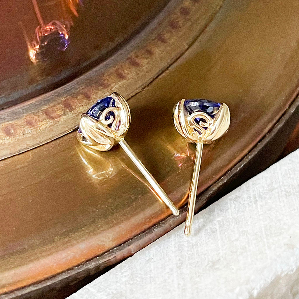 Tanzanite Yellow Gold Filigree stud earrings