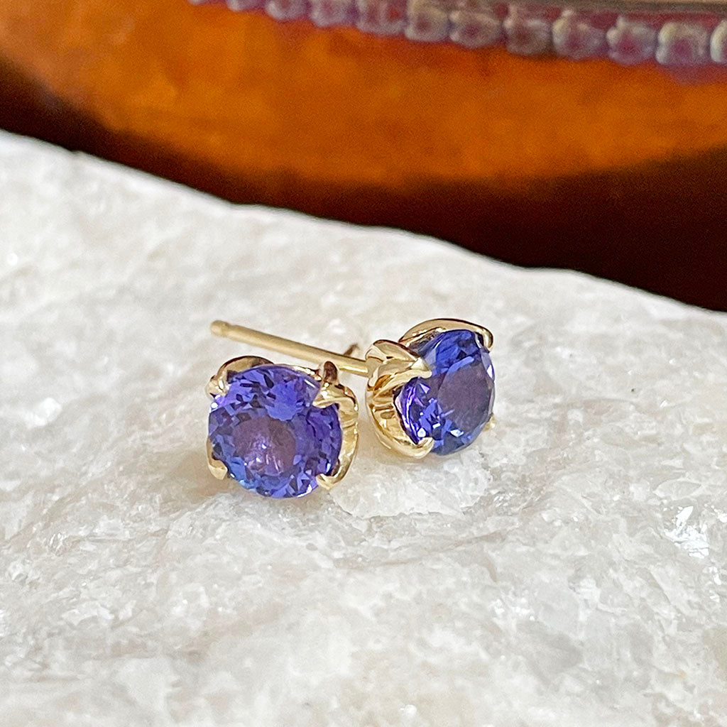 Tanzanite Yellow Gold Filigree stud earrings