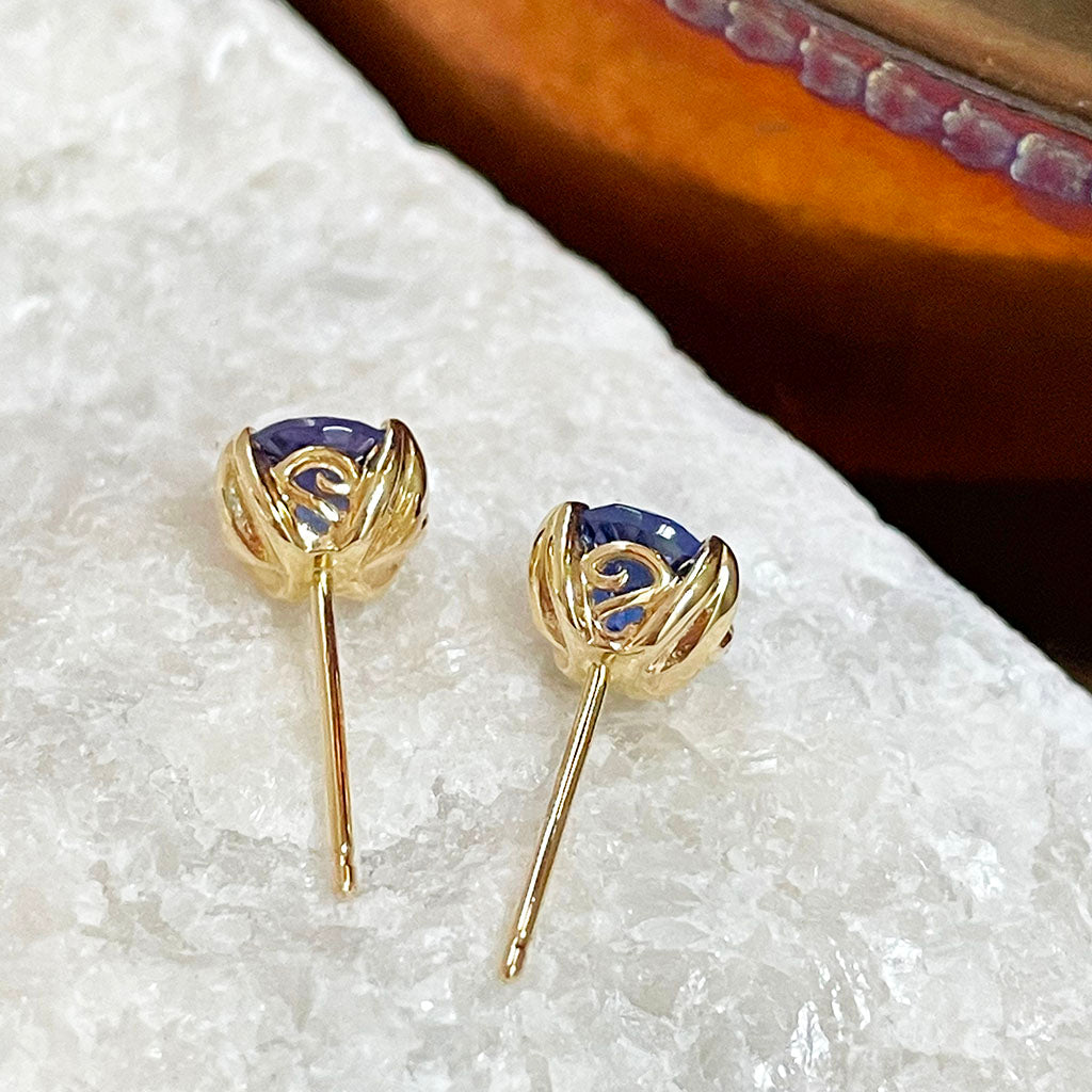 Tanzanite Yellow Gold Filigree stud earrings