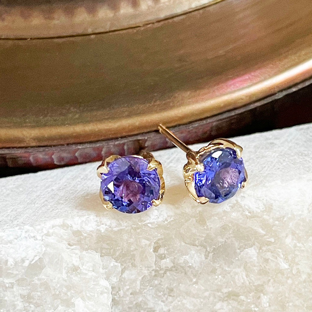 Tanzanite Yellow Gold Filigree stud earrings