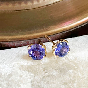 Tanzanite Yellow Gold Filigree stud earrings