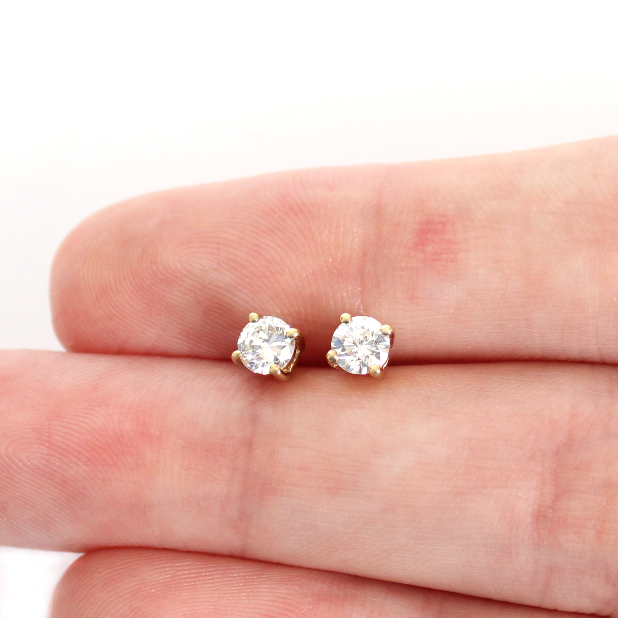 Diamond stud earrings yellow gold clearance