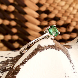 Solitaire Four Claw Round Cut Tsavorite White Gold Band Ring