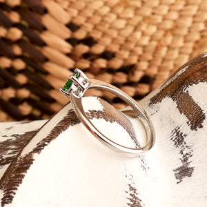 Solitaire Four Claw Round Cut Tsavorite White Gold Band Ring