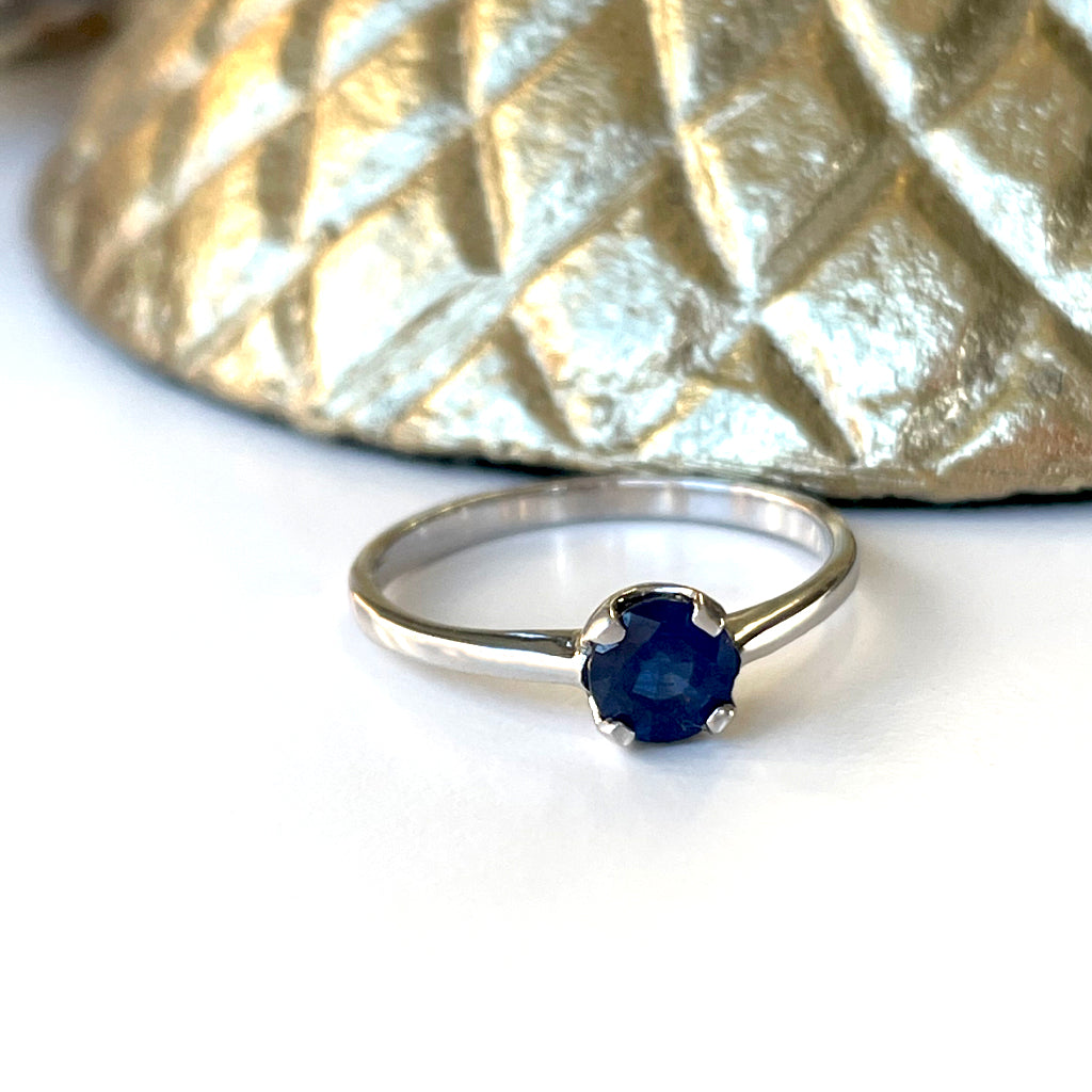 Solitaire Four Claw White Gold Blue Sapphire Ring