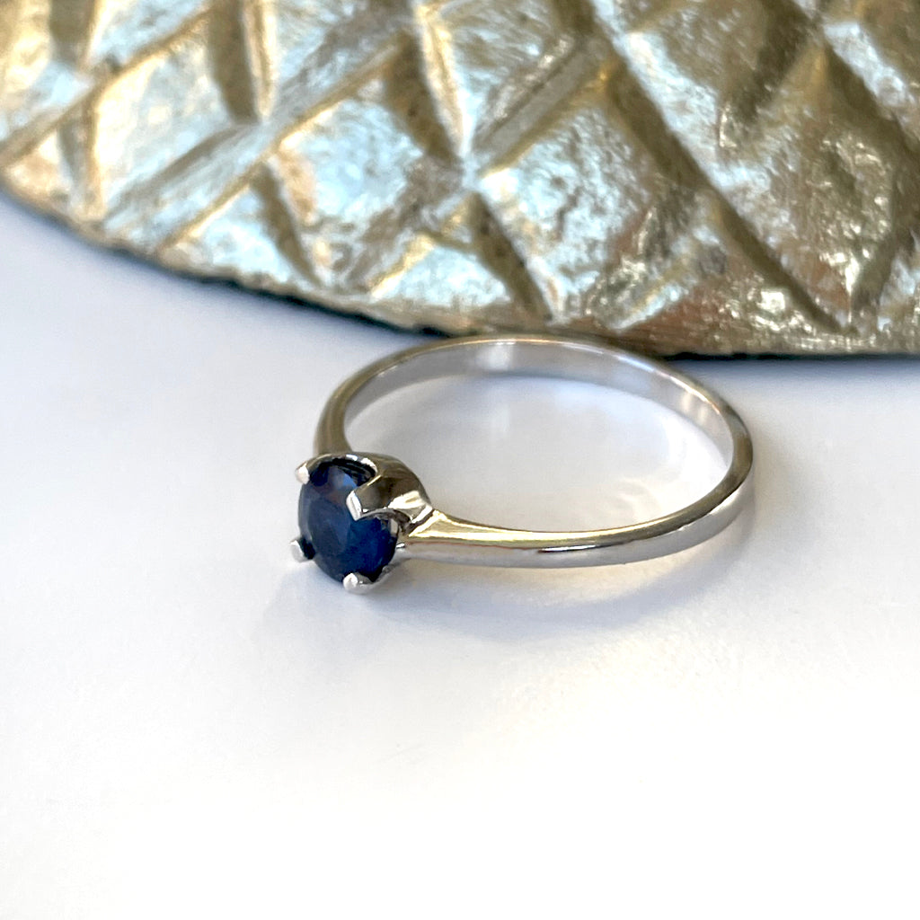 Solitaire Four Claw White Gold Blue Sapphire Ring