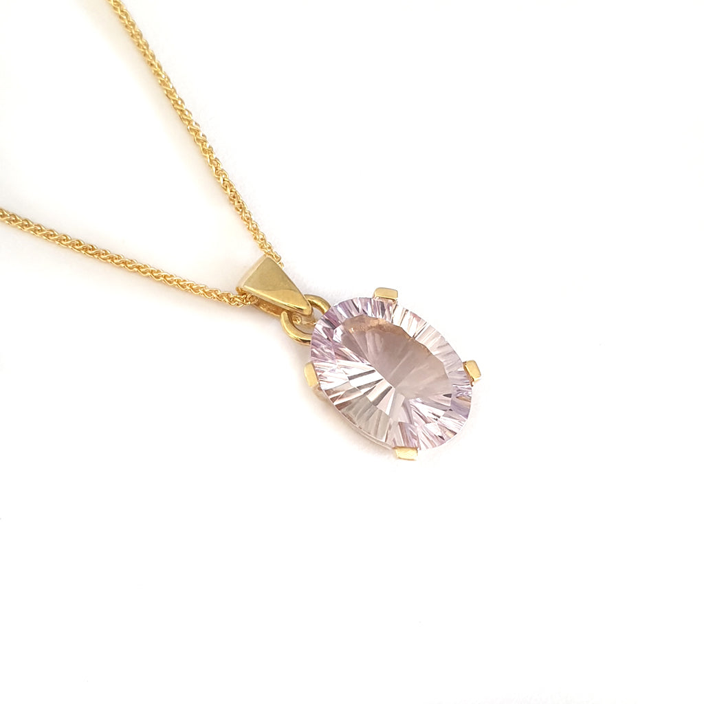 Striking Laser Cut Oval Pink Amethyst Yellow Gold PendantStriking Laser Cut Oval Pink Amethyst Yellow Gold Pendant