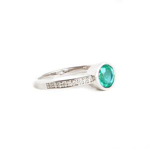 'The Glam' Round Cut Emerald Diamond Band White Gold Ring