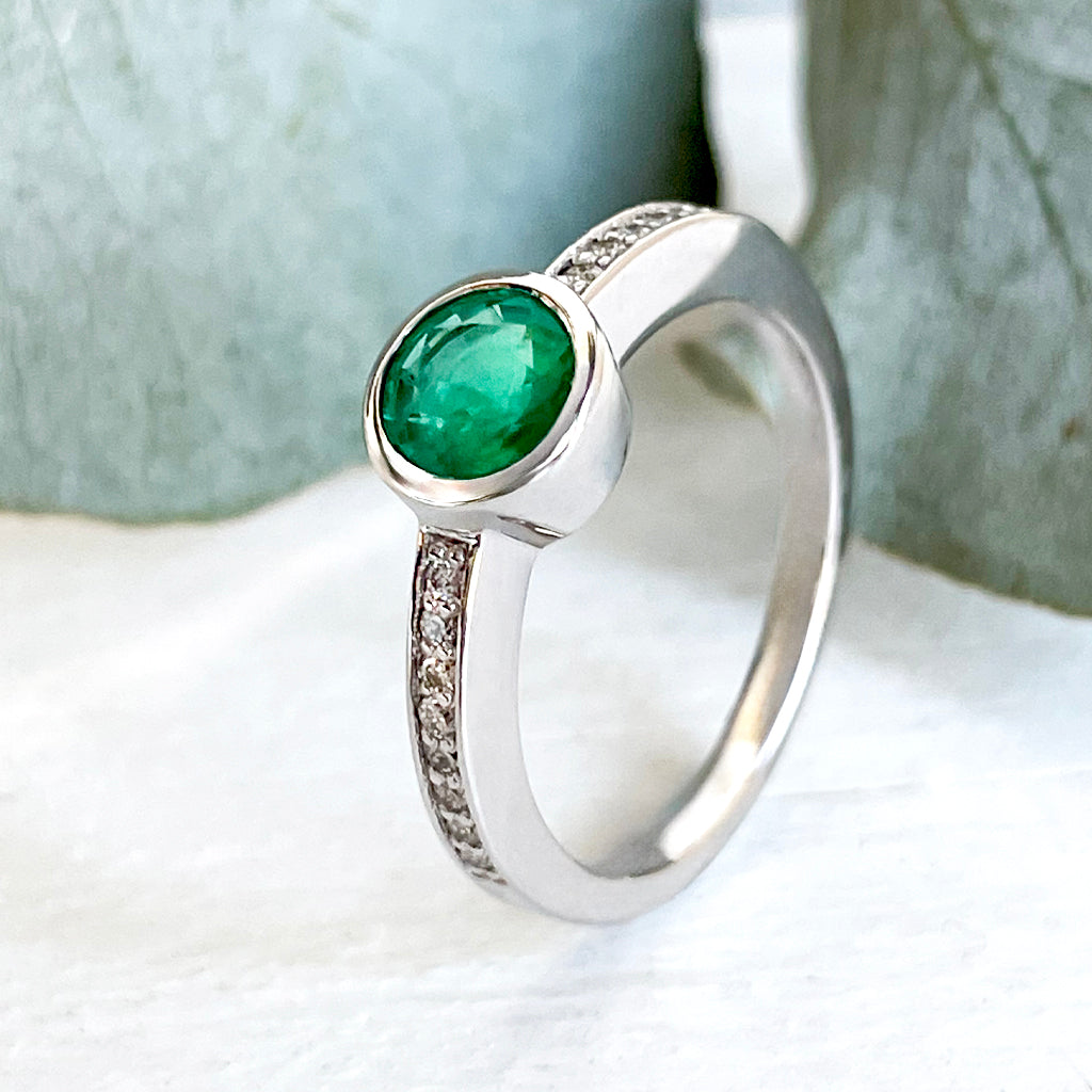 'The Glam' Round Cut Emerald Diamond Band White Gold Ring