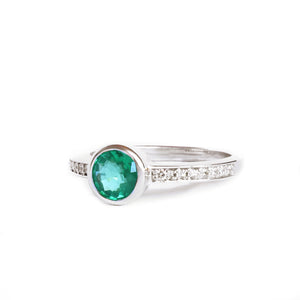 'The Glam' Round Cut Emerald Diamond Band White Gold Ring