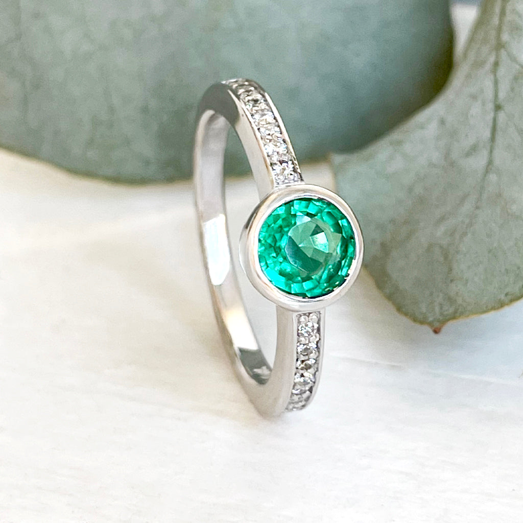 'The Glam' Round Cut Emerald Diamond Band White Gold Ring