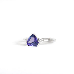 White Gold Double Claw Trilliant Cut Tanzanite With Diamond Shoulder Highlight Ring