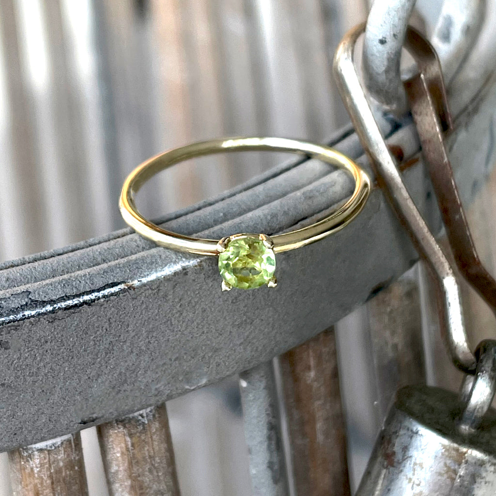 Yellow Gold Raised Four Claw Peridot Stacking Ring