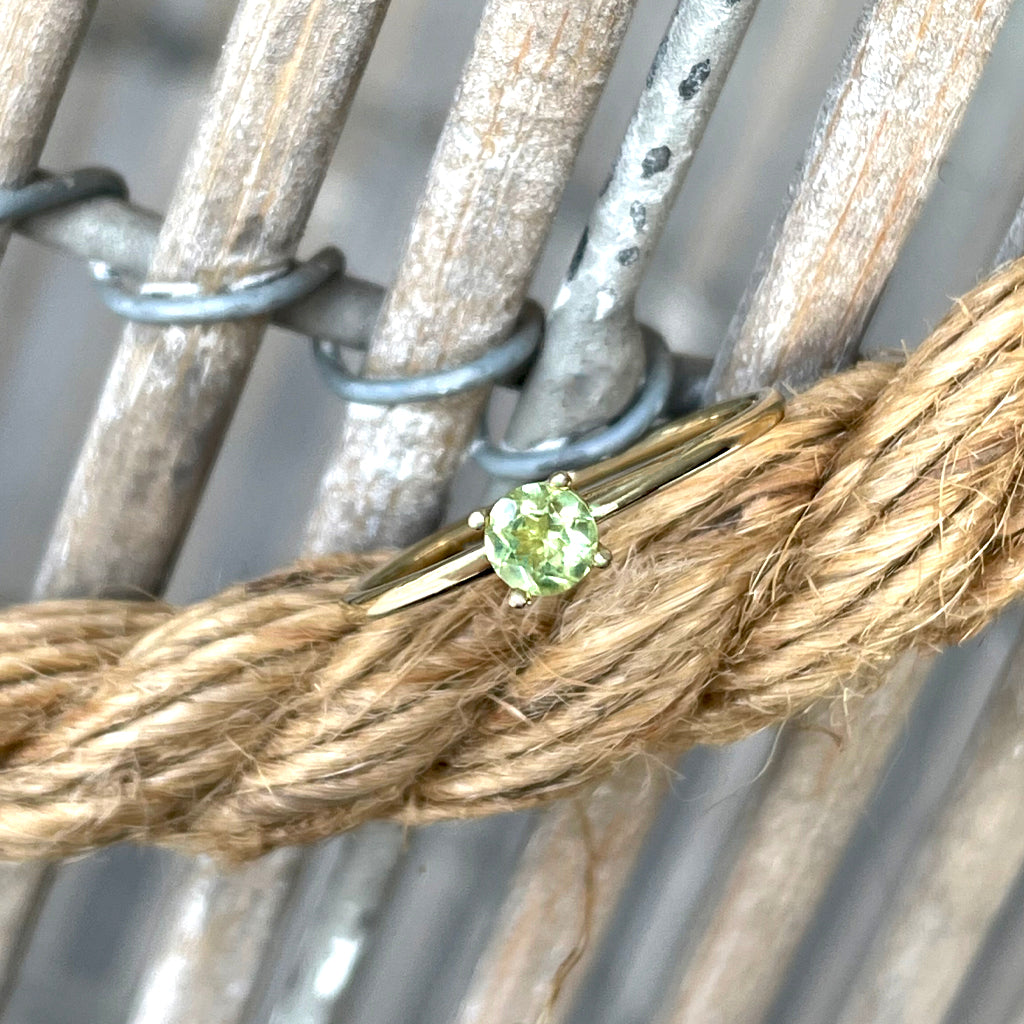 Yellow Gold Raised Four Claw Peridot Stacking Ring