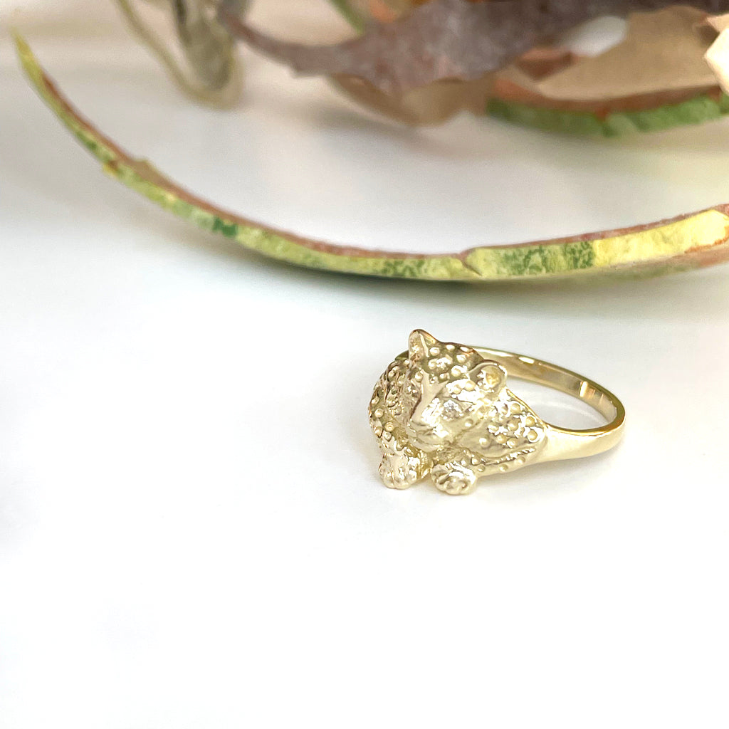 Enigmatic Resting Leopard Yellow Gold Ring